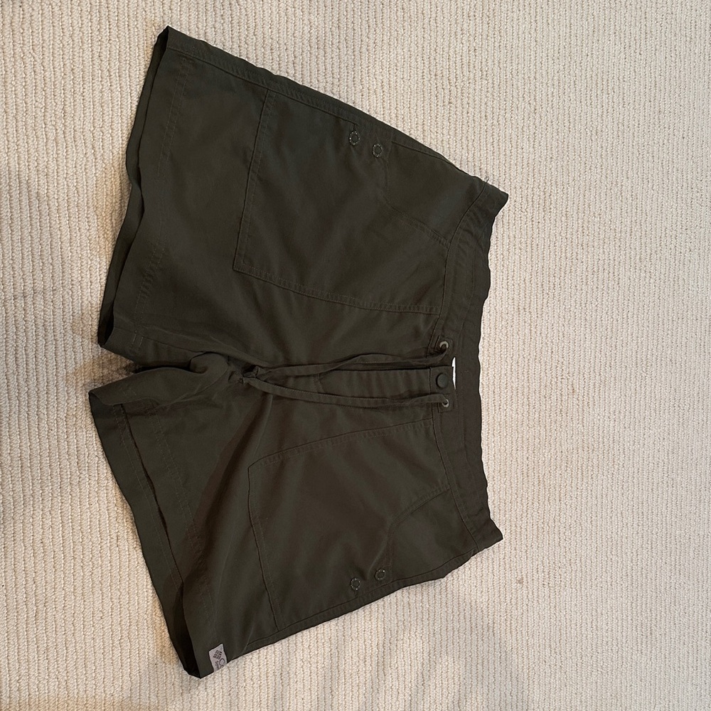 Columbia Dark Green Hiking Shorts Women's M Omni-Shade